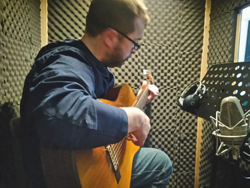 Guy Malkerson playing guitar